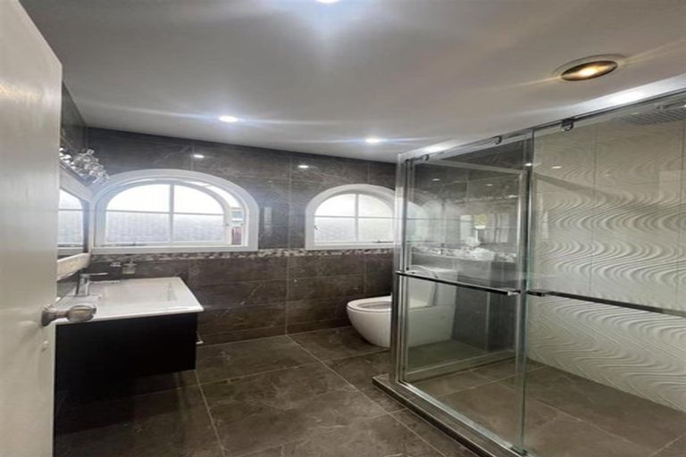 Photo of property in 11 Glenmore Road, Sunnyhills, Auckland, 2010