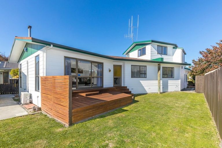 Photo of property in 33 Gilbass Avenue, Hamilton Lake, Hamilton, 3204