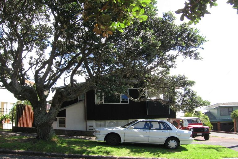 Photo of property in 2/104 Stanley Point Road, Stanley Point, Auckland, 0624