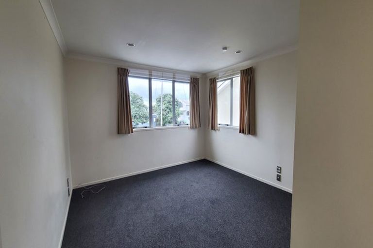 Photo of property in 11l Clearwater Cove, West Harbour, Auckland, 0618