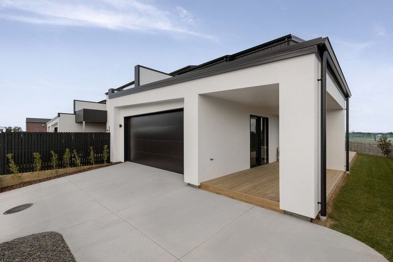 Photo of property in 2 Atutahi Lane, Papamoa Beach, 3118