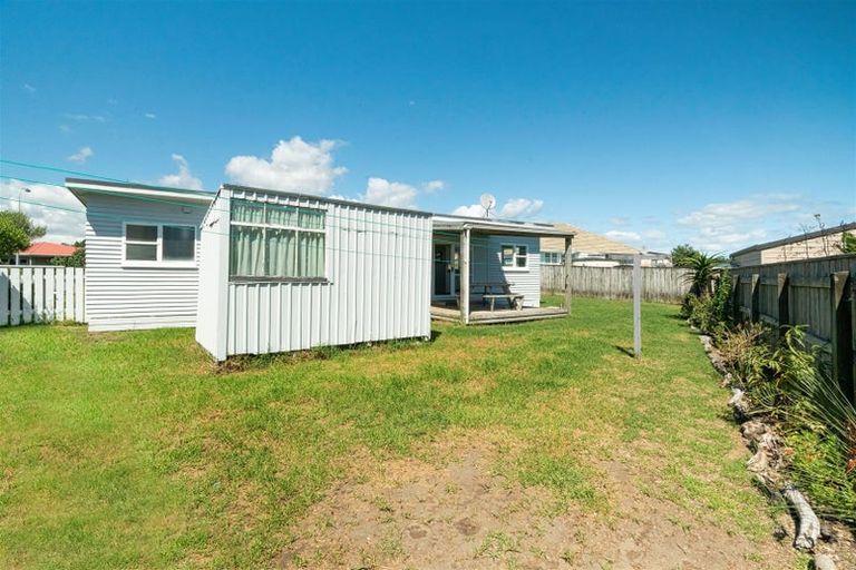 Photo of property in 4 Taonui Street, Waitarere Beach, Levin, 5510