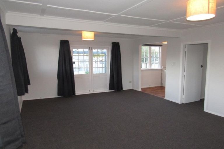 Photo of property in 5 Dover Road, Wainuiomata, Lower Hutt, 5014