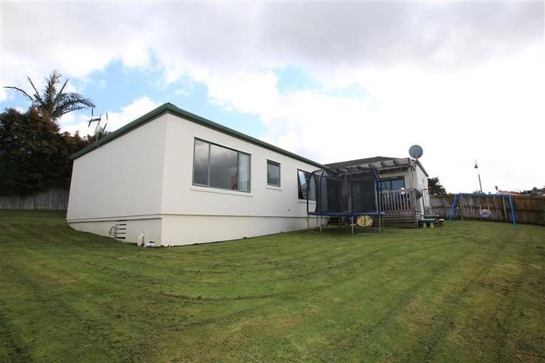 Photo of property in 22 San Pedro Place, Henderson, Auckland, 0612