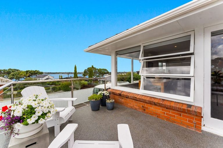 Photo of property in 2/85 Sylvan Avenue, Northcote, Auckland, 0627