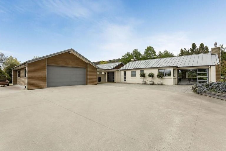 Photo of property in 32 Tirohanga Road, North Taieri, Mosgiel, 9092