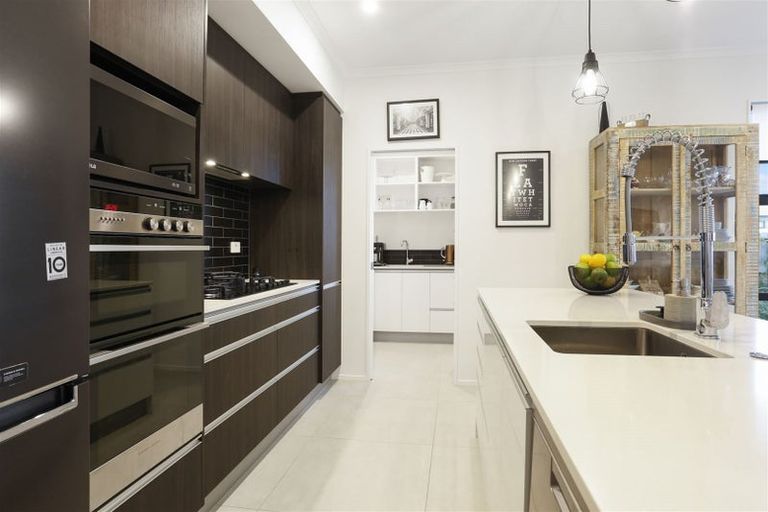 Photo of property in 21 Kukuwai Avenue, Red Beach, 0932