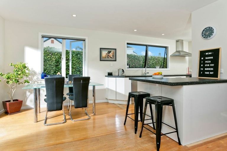 Photo of property in 4 Trinidad Road, Sunnynook, Auckland, 0620