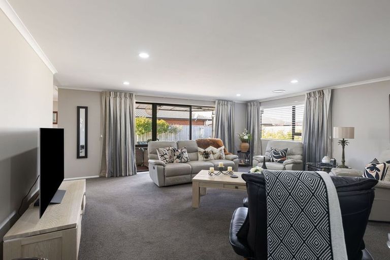 Photo of property in 6 Liberty Grove, Kelvin Grove, Palmerston North, 4414