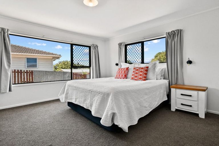Photo of property in 23 Lane Road, Weymouth, Auckland, 2103