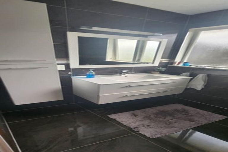 Photo of property in 17 Hewlett Road, Massey, Auckland, 0614