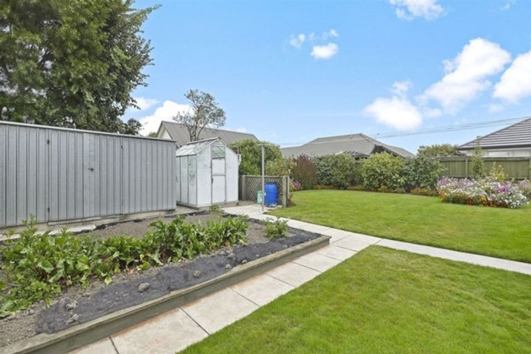 Photo of property in 11 Rue De La Mare, Parklands, Christchurch, 8083