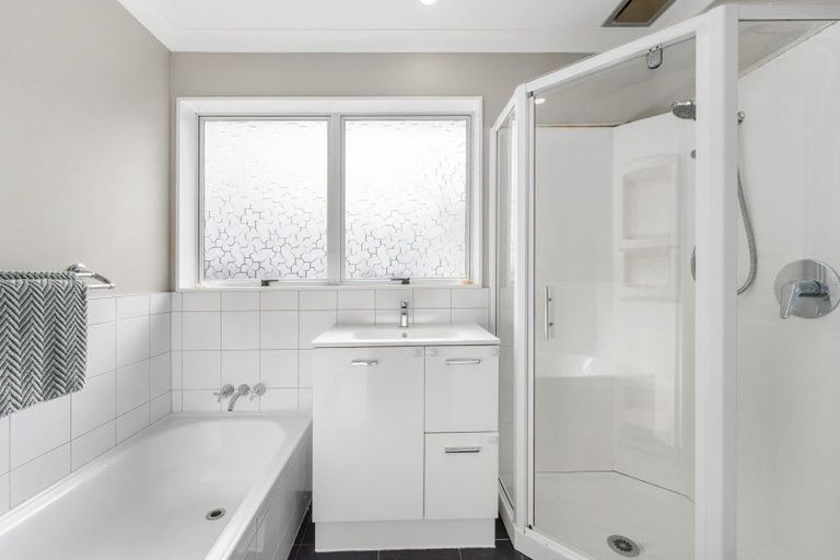 Photo of property in 15 Escort Grove, Awapuni, Palmerston North, 4412