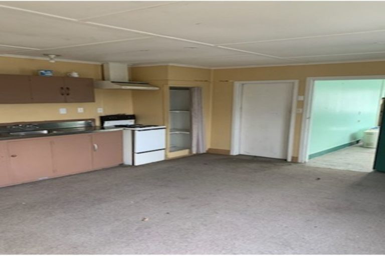 Photo of property in 5 Meredith Street, Patea, 4520