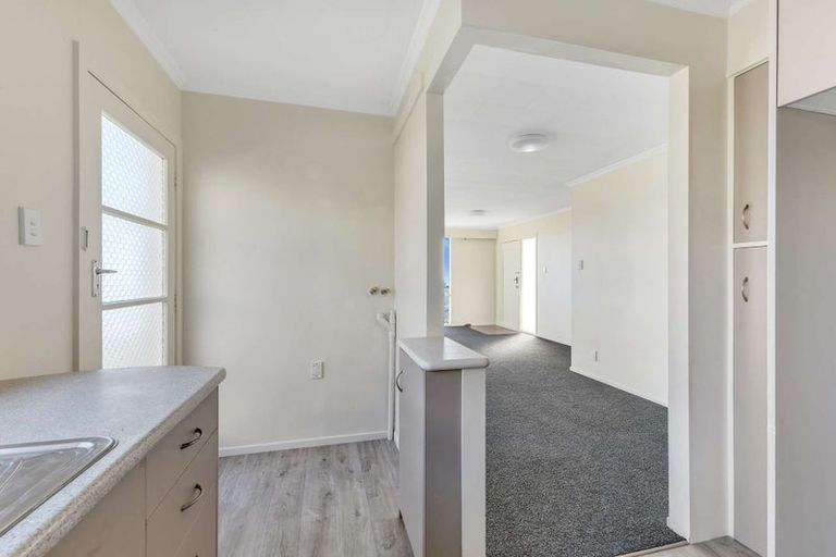 Photo of property in 12 South Road, Moturoa, New Plymouth, 4310