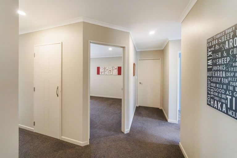 Photo of property in 25 Rodeo Drive, Kelvin Grove, Palmerston North, 4414