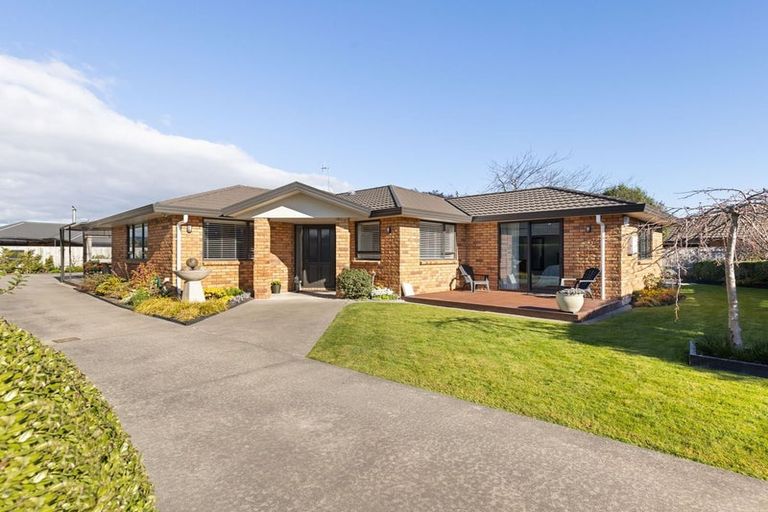 Photo of property in 6 Liberty Grove, Kelvin Grove, Palmerston North, 4414