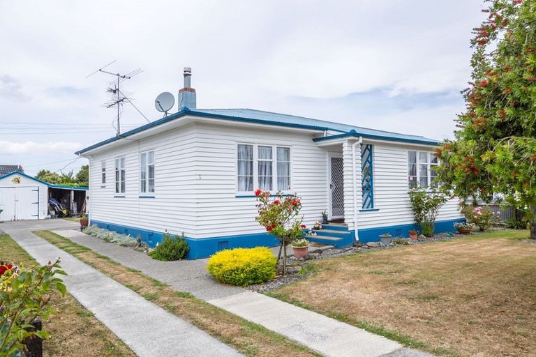 Photo of property in 1 Mcgregor Crescent, Masterton, 5810