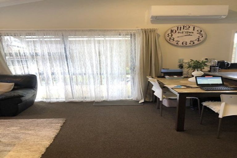 Photo of property in 48 Tauhinu Road, Greenhithe, Auckland, 0632