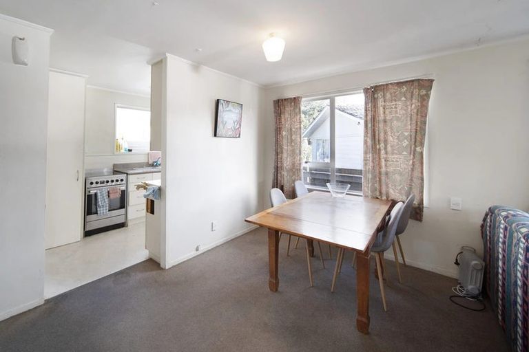Photo of property in 28 Hinton Place, Weymouth, Auckland, 2103