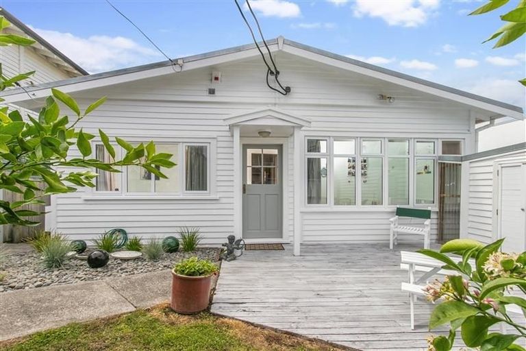 Photo of property in 10 Westmere Crescent, Westmere, Auckland, 1022