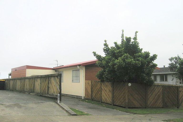 Photo of property in 122 Conclusion Street, Ascot Park, Porirua, 5024