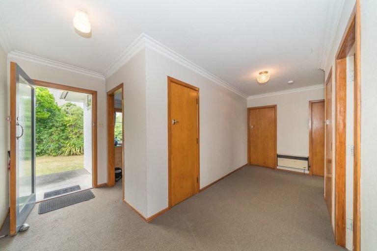Photo of property in 2 Surrey Crescent, Hokowhitu, Palmerston North, 4410