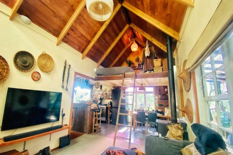 Photo of property in 35 Crescent Road East, Ostend, Waiheke Island, 1081