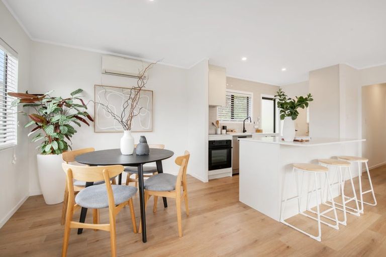 Photo of property in 11 Randal Place, Bayview, Auckland, 0629