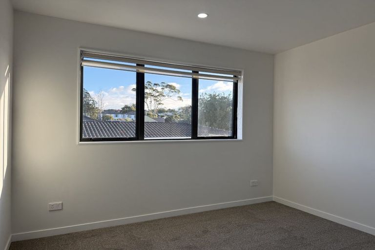 Photo of property in 296d Royal Road, Massey, Auckland, 0614