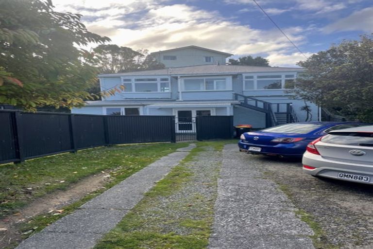 Photo of property in 10 Helen Street, Brooklyn, Wellington, 6021