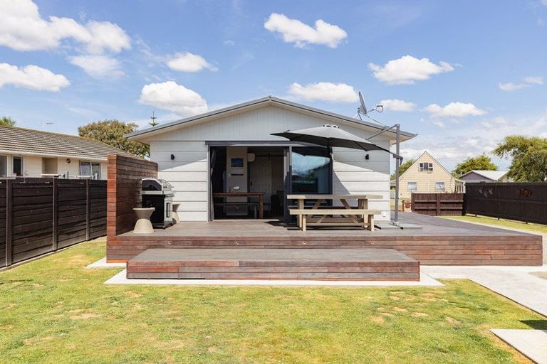 Photo of property in 7 Colonial Place, Kelvin Grove, Palmerston North, 4414