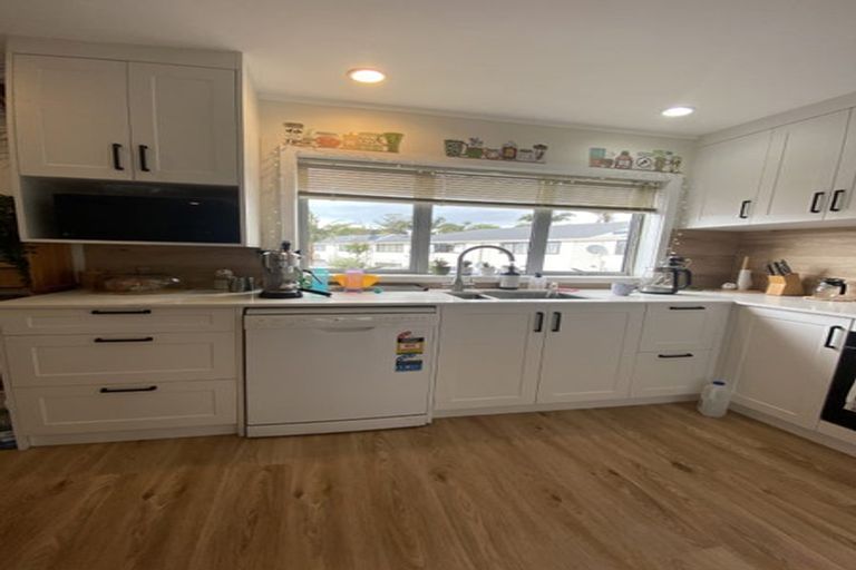 Photo of property in 10/15 Andersons Road, Oteha, Auckland, 0632