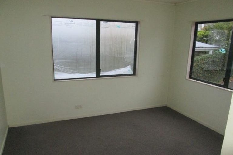 Photo of property in 12a Kiteroa Terrace, Rothesay Bay, Auckland, 0630