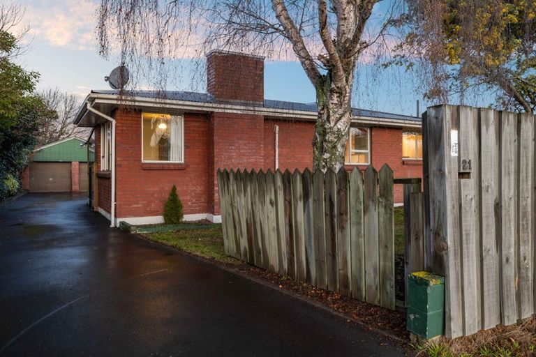 Photo of property in 21 Inwoods Road, Parklands, Christchurch, 8083
