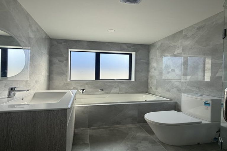 Photo of property in 33b Garadice Road, Rothesay Bay, Auckland, 0630