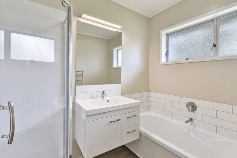 Photo of property in 1/31 Halver Road, Hillpark, Auckland, 2102