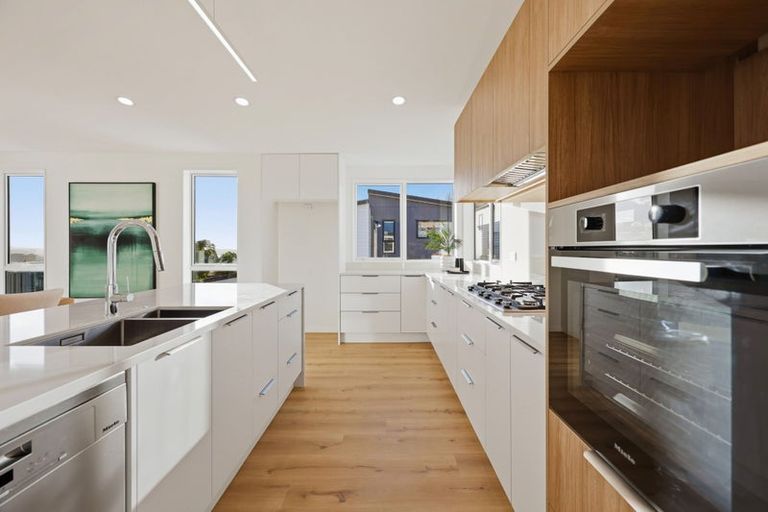 Photo of property in 50 Bleakhouse Road, Howick, Auckland, 2014