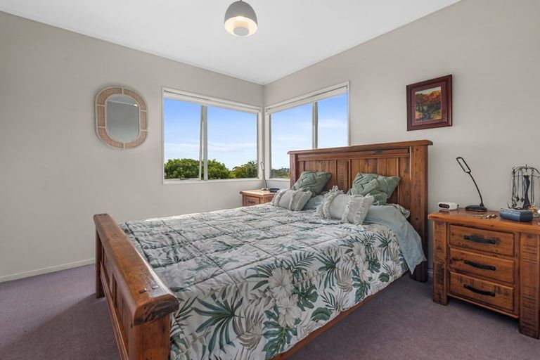 Photo of property in 2/883 East Coast Road, Northcross, Auckland, 0632