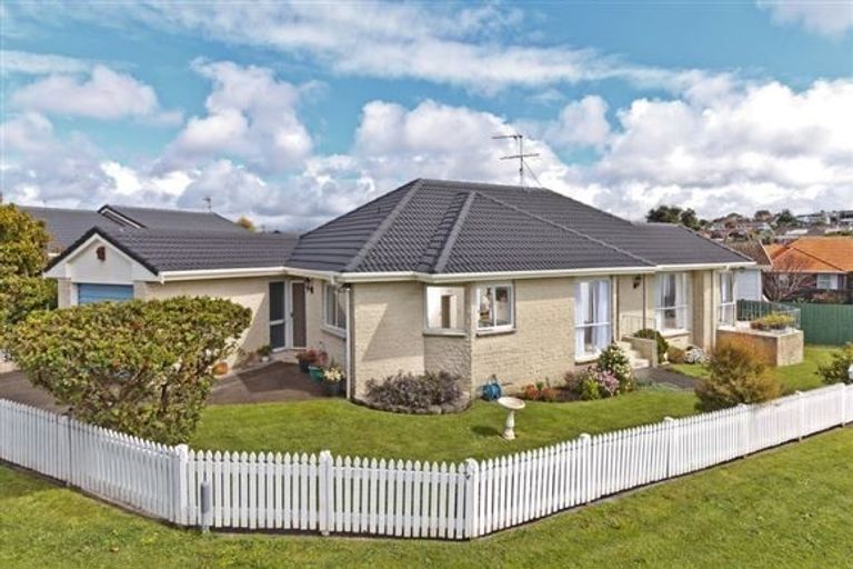 Photo of property in 2/5 Fenwick Avenue, Milford, Auckland, 0620