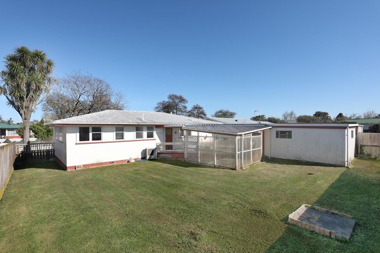 Photo of property in 42 Robinson Crescent, Westbrook, Palmerston North, 4412