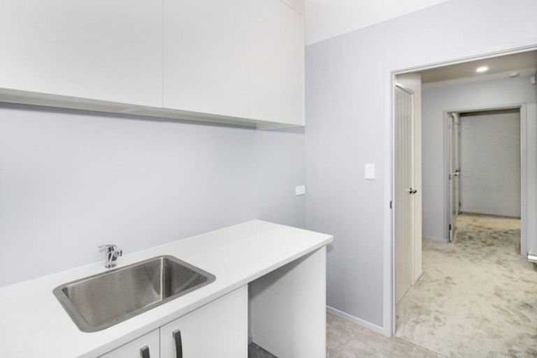 Photo of property in 2 Frederick Place, Whalers Gate, New Plymouth, 4310