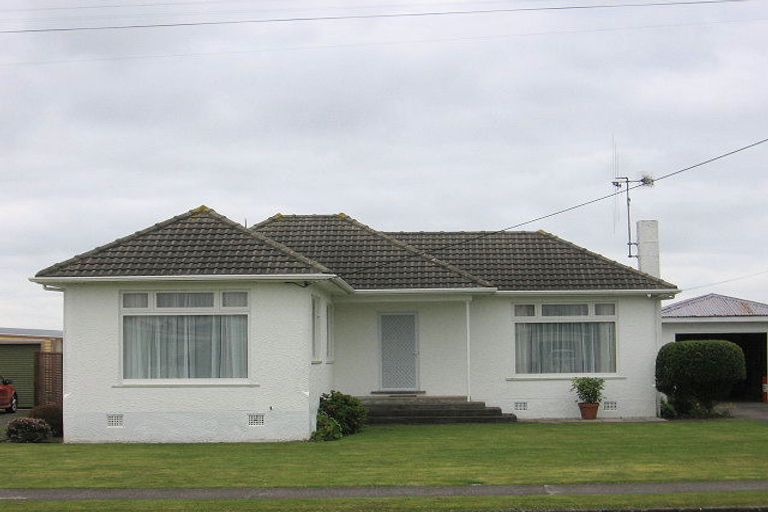 Photo of property in 20 Carlisle Street, Levin, 5510