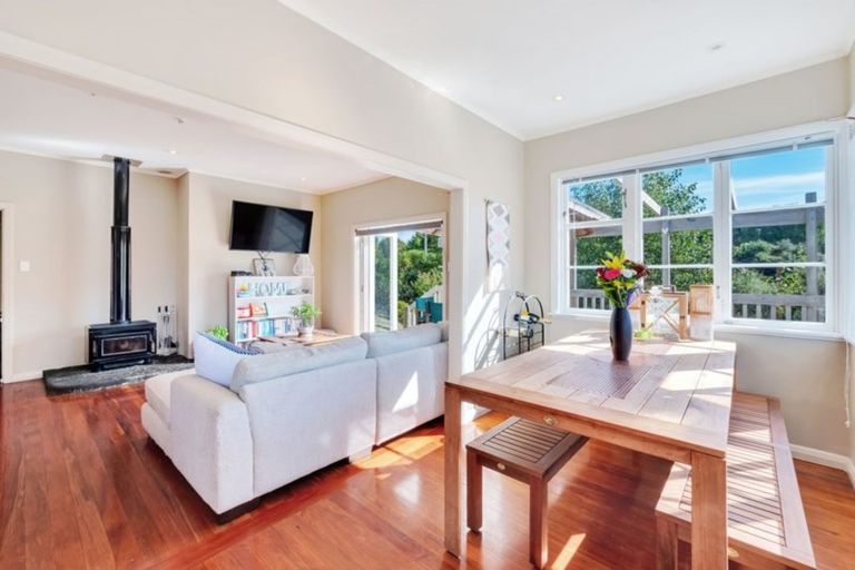 Photo of property in 2 Slater Road, South Head, Helensville, 0874