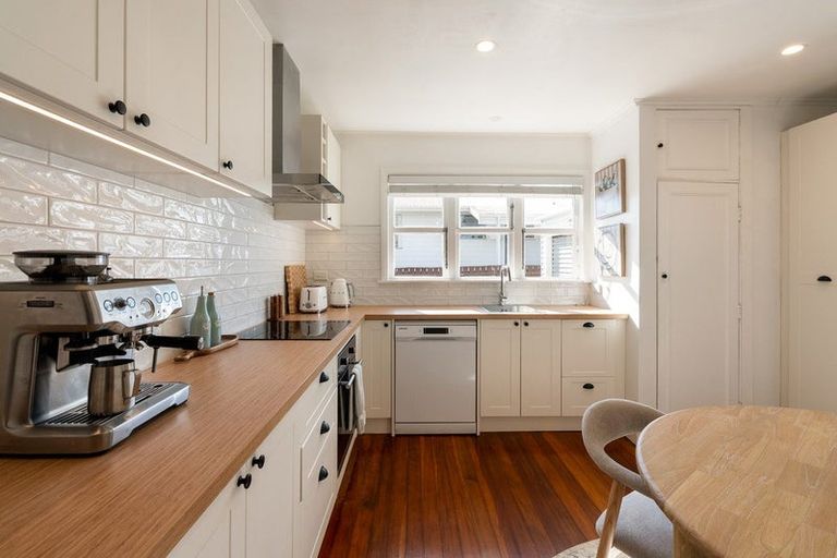 Photo of property in 28 Coates Street, Tawa, Wellington, 5028