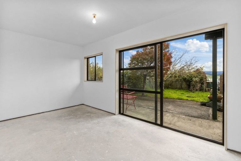 Photo of property in 10 Gull Street, Waihola, Milton, 9073