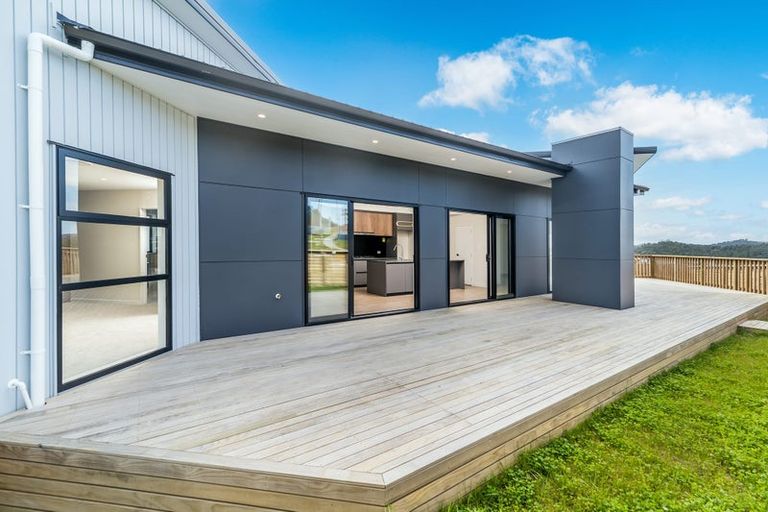 Photo of property in 1 Sunnyheights Road, Orewa, 0931