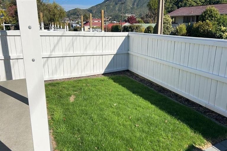 Photo of property in 94 Waikawa Road, Picton, 7220