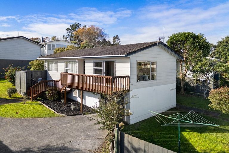 Photo of property in 2/4 Clare Place, Glenfield, Auckland, 0629