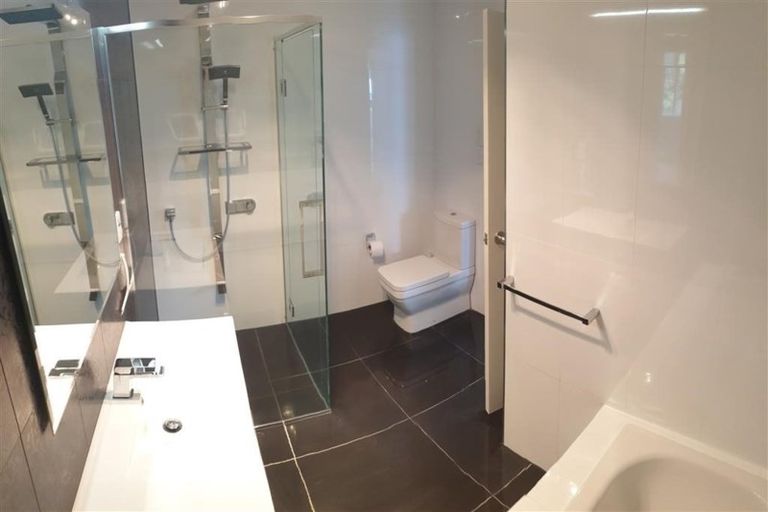 Photo of property in 32 Becker Drive, Weymouth, Auckland, 2103